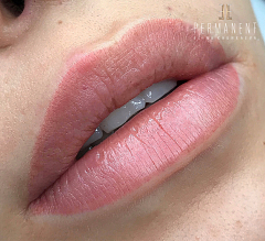 Перманентный макияж губ в технике 